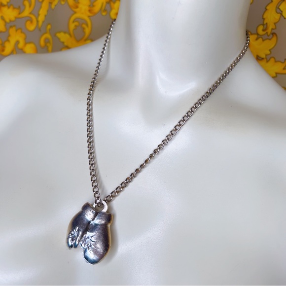 ❌ SOLD ❌ Silver necklace boxing 🥊 gloves pendant vintage - Picture 3 of 4